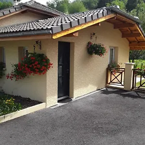 studio-de-la-corbaz.hotels-rhonealpes.com/